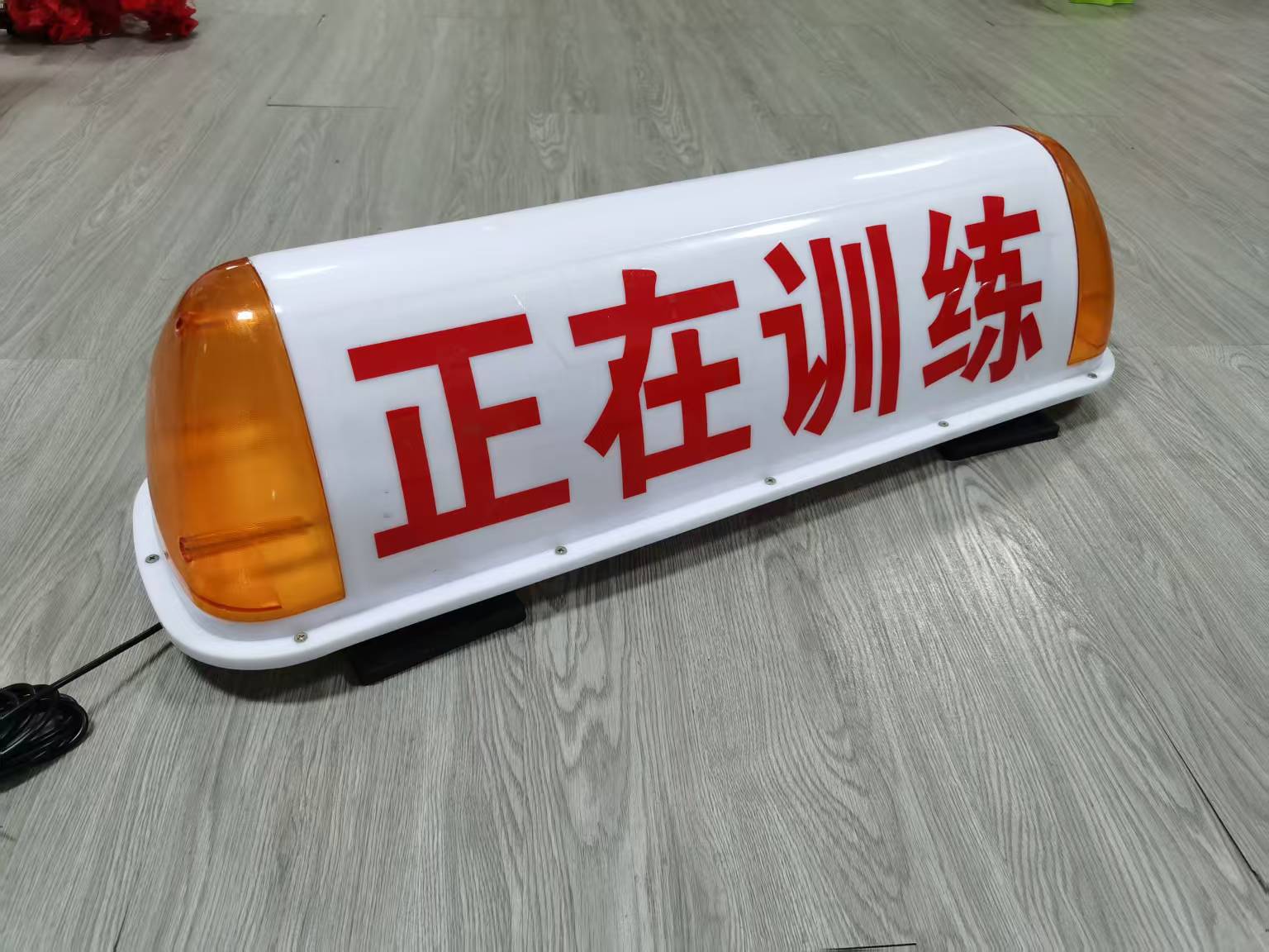 Cross-border best-selling magnetic LED roof light for coaches, taxis, and dump trucks, 120 km/h speed