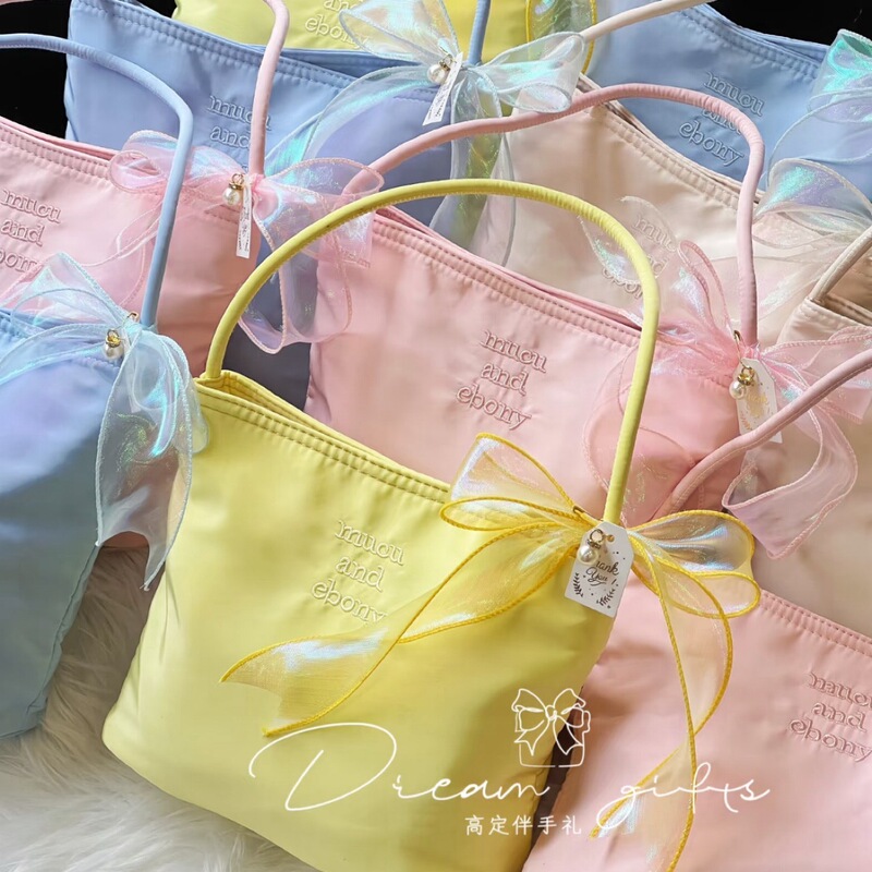 Accompanying Gift Bag Practical Wedding Bridesmaid Bag Handbag South Korea Niche Gift Packaging Gift Box for Mom and Girlfriend Accompanying Gift Bag Practical Wedding Bridesmaid Bag Handbag South Korea Niche Gift Packaging Gift Box for Mom and Girlfriend