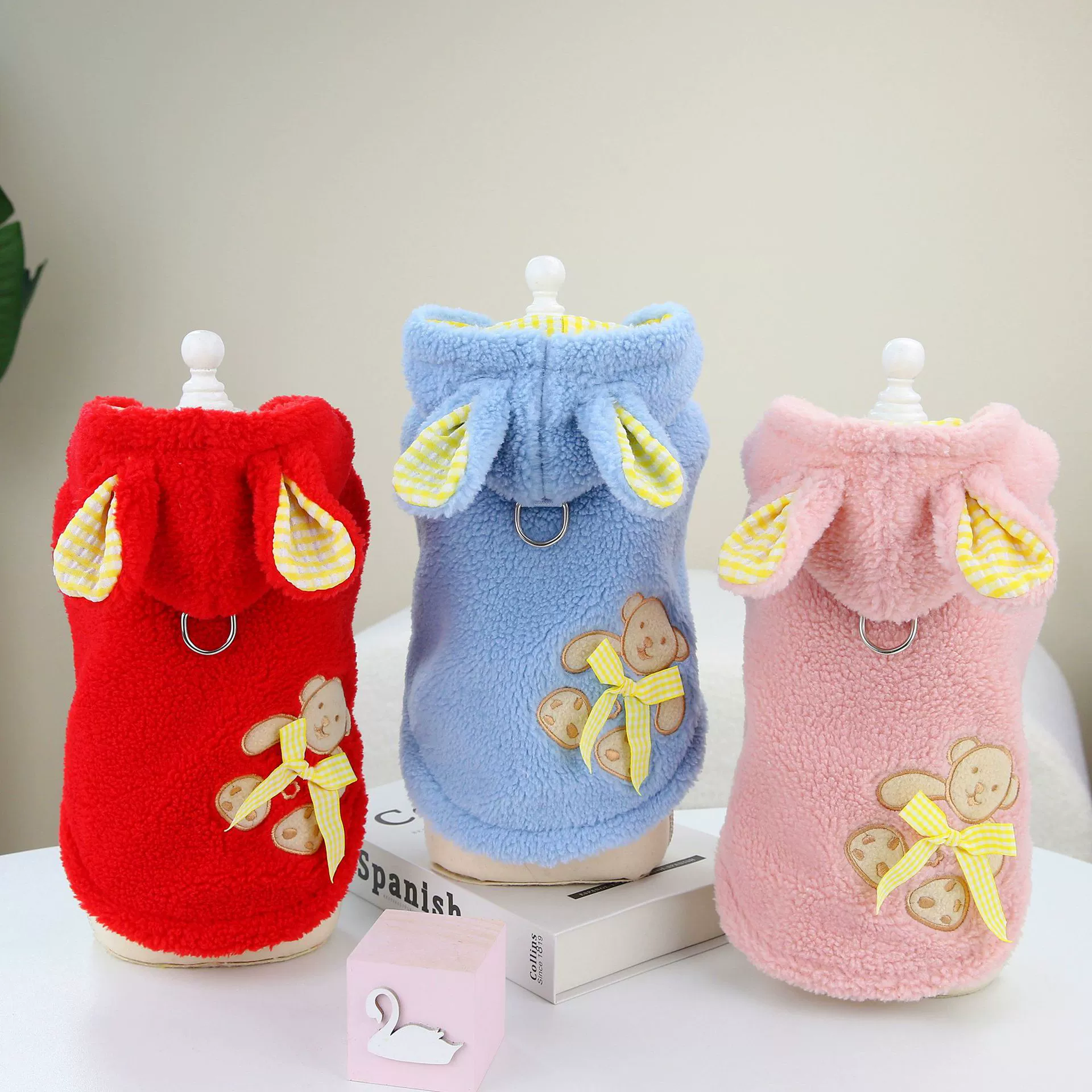 Одежда для домашних животных Одежда для собак Осенне-зимняя хлопковая одежда Teddy Cat Одежда для домашних животных Зима 23 Галстук-бабочка Жилет с медведем