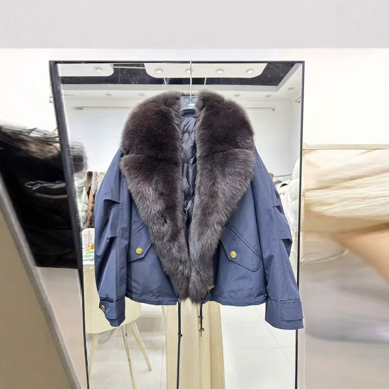 European Station 2025 Winter New Luxury Fur Fox Fur Collar down Jacket Women's Short Loose Thickened Parka Coat European Station 2025 Winter New Luxury Fur Fox Fur Collar down Jacket Women's Short Loose Thickened Parka Coat