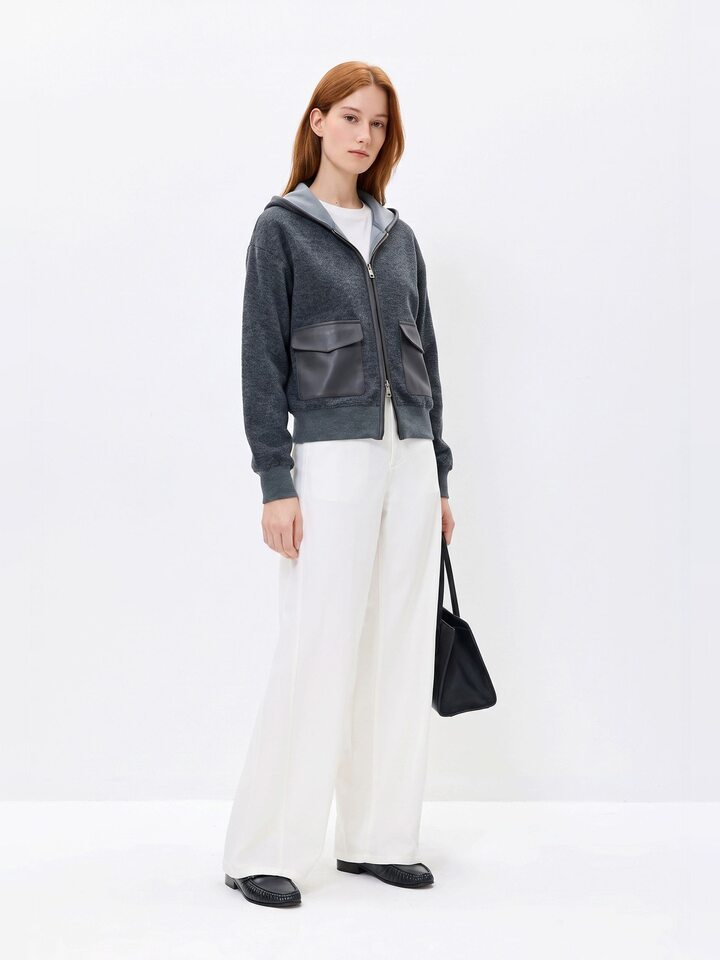 Áo khoác nữ dáng ngắn có mũ kéo khóa phối túi da, chất liệu len cashmere pha, form thường — Khói đá Ash