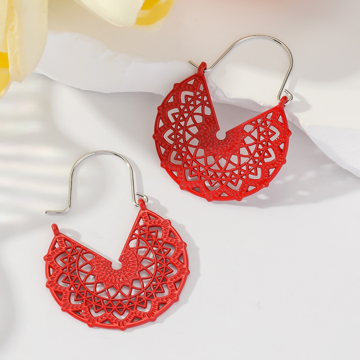 Pendientes de aleación huecos geométricos en forma de V de la moda bohemia de las mujeres de color retro pintura en aerosol todo partido joyería del oído al por mayor