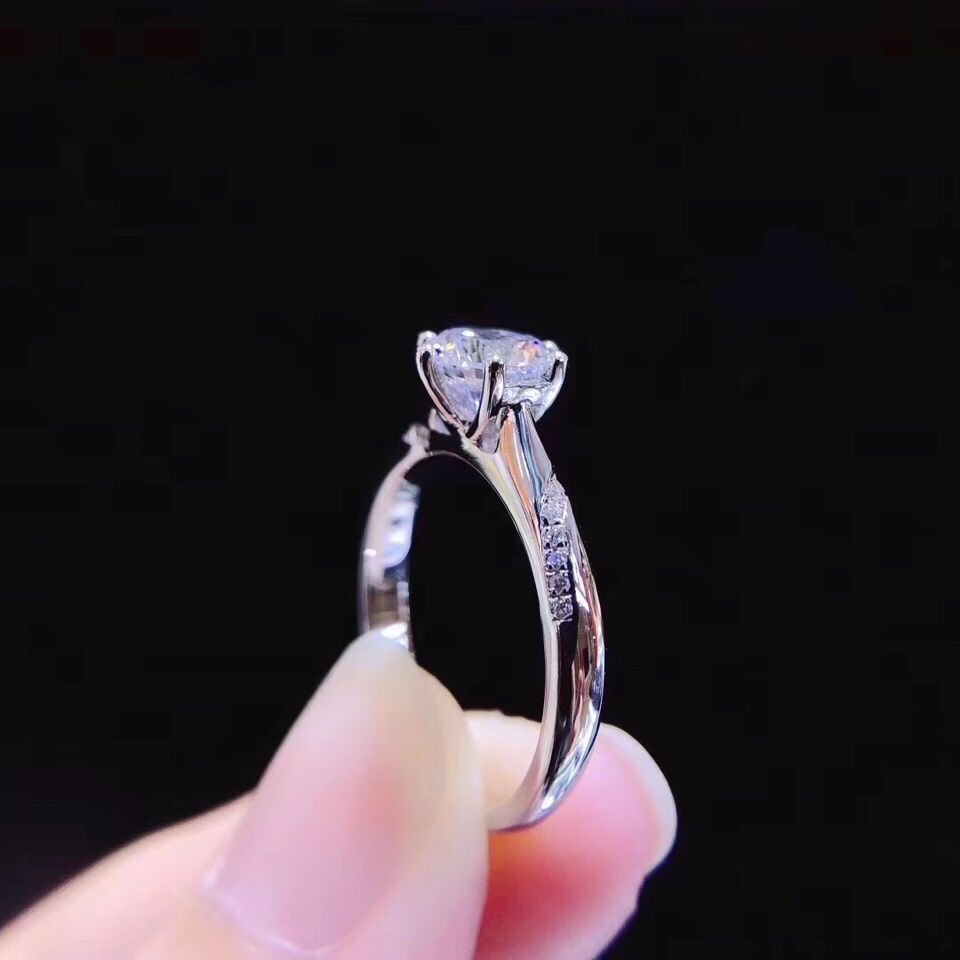 New Diamond Classic Six-claw Diamond Ring Women's Moissanite Ring 1 karat Engagement Ring Couple's Ring
