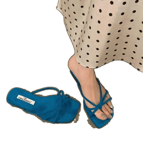 Stylish flat sole absolutely beautiful women's summer outdoor sandals 2025 high-end soft bottom beach sand wedge sandals