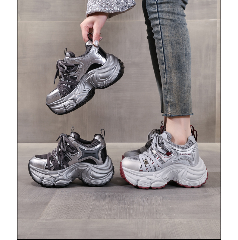 Giày sneaker nữ đế dày lưới nhẹ nâng chiều cao 9 cm — xám đỏ chi tiết 17