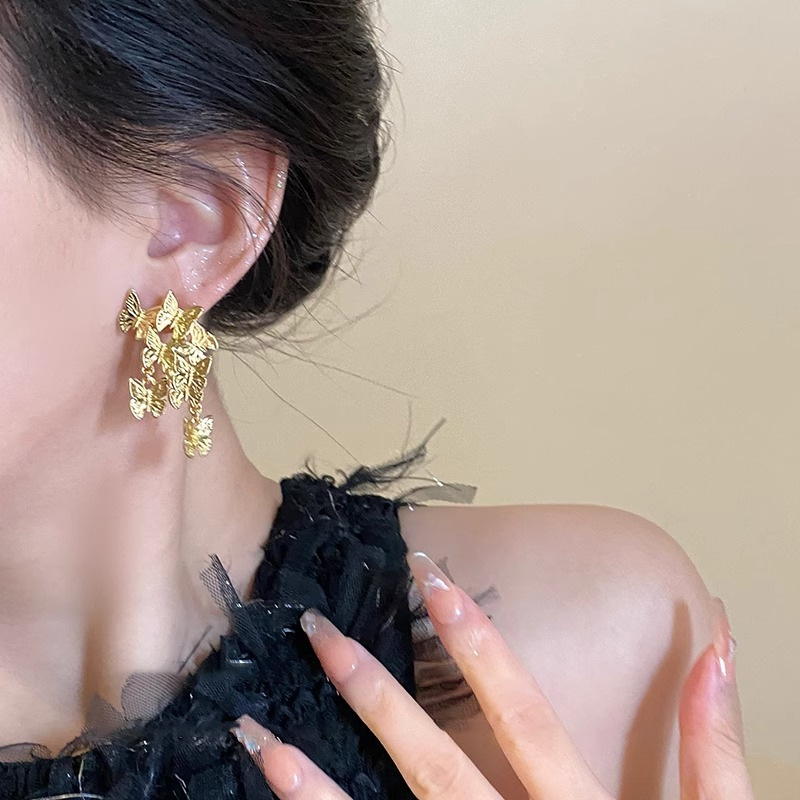 Retro golden elegant earrings