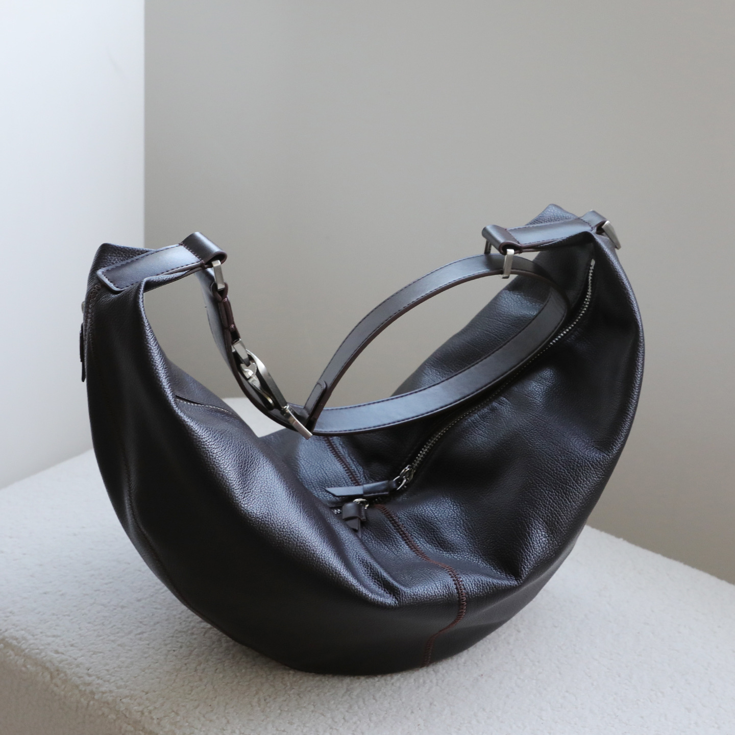 Commuter Hobo Top Grain Cowhide Leather Shoulder Crossbody Bag Retro Old Money Style Large Capacity Croissant Underarm Bag