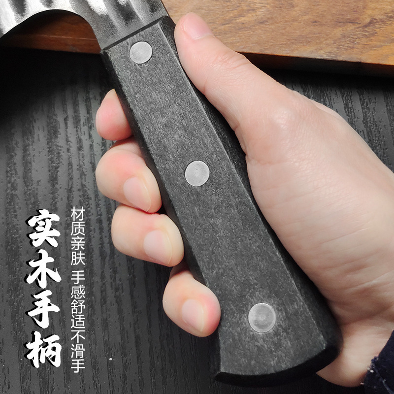 専門の骨切り刀の肉屋は骨切り刀の大切り刀を切って専用の骨切り刀を使います。|undefined