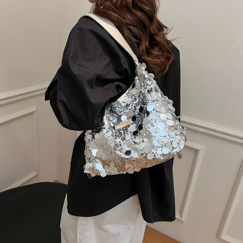Fashionable shoulder bag