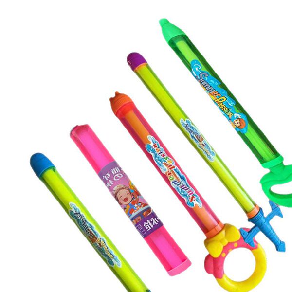 Capacious water gun for swimming