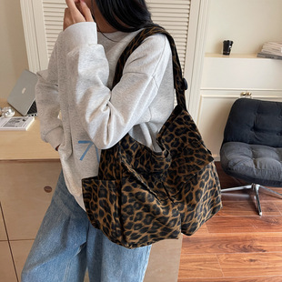 ���b�Lб���Ů���y�����������Բʆμ��Ů�������W�����e���ذ�