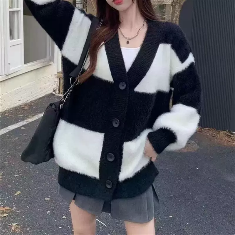 条纹仿水貂毛外套女2023秋冬新款长袖宽松大码V领加厚针织开衫女