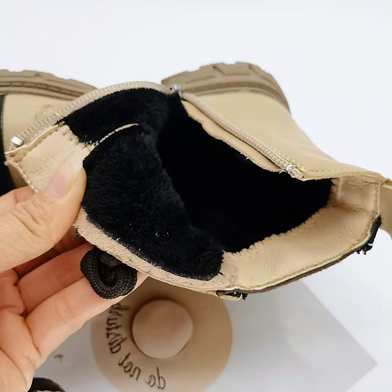 2025 red pequeña fragancia de algodón otoño y invierno debe botas cortas niños de moda universal botas de caballero botas Martin