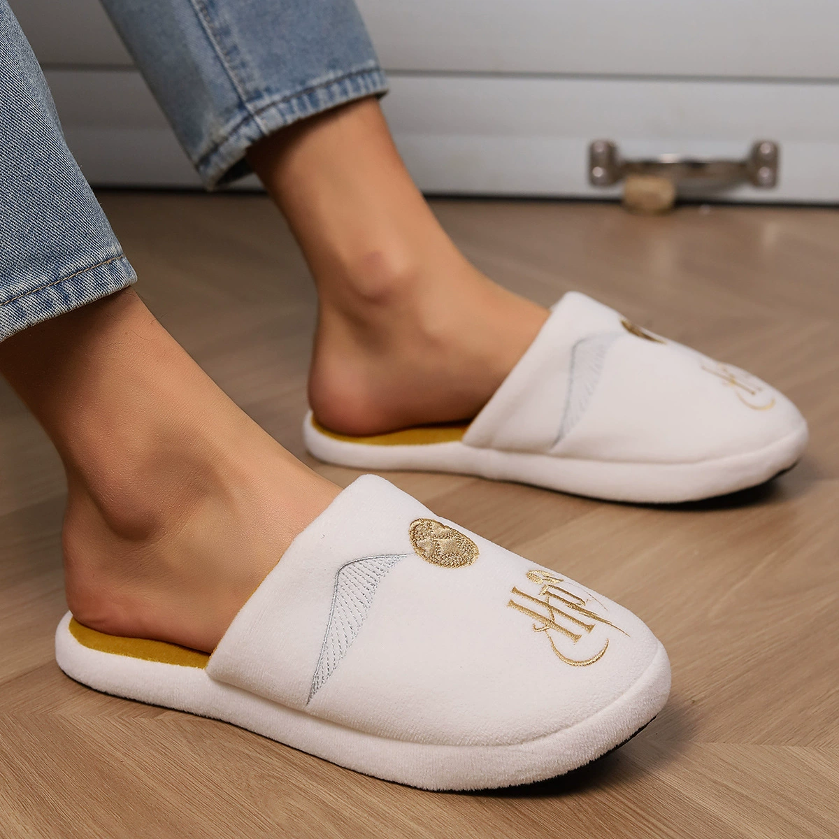 Трансграничные спотовые фирменные тапочки для домашнего обиход