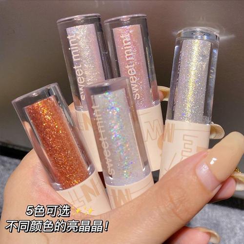 Sweet mint liquid eyeshadow with shimmer, glimmer, panda eyes, pearlescence, polarization, highlight, monochrome, high light eyeshadow, one drop of tear