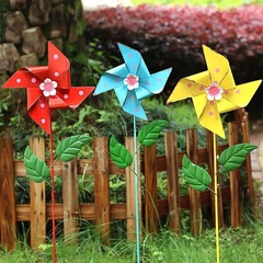 鉄製の家庭用品、庭の風車、幼稚園の活動用プラグイン、庭、屋外