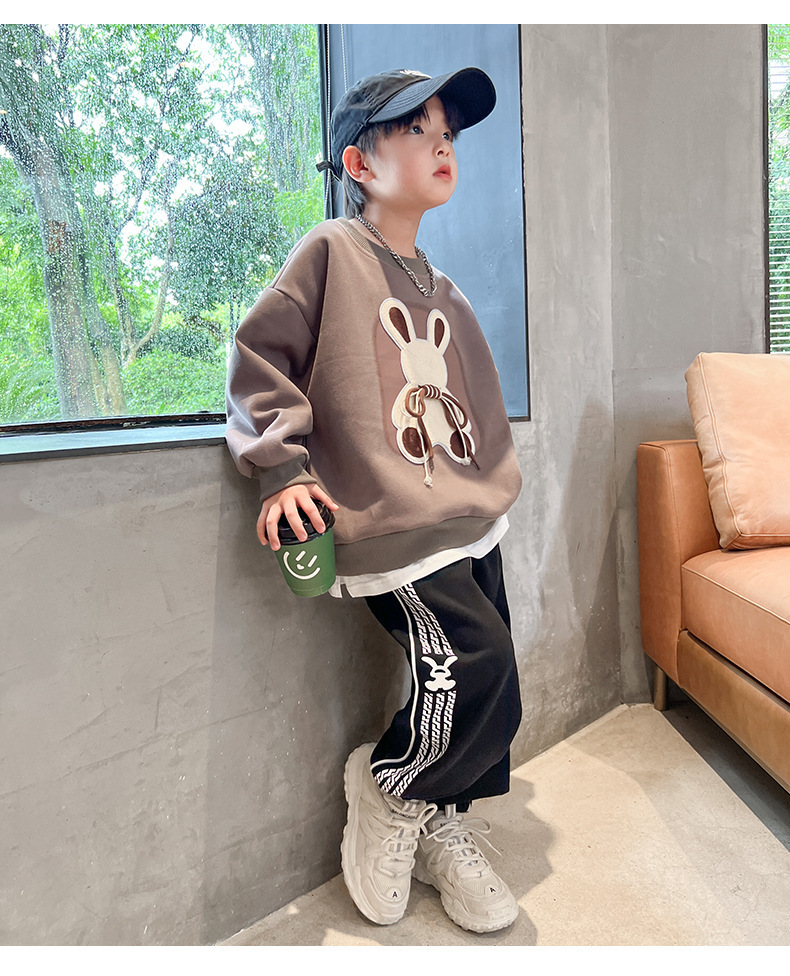 Conjunto de dos piezas con sudadera con capucha para niño otoño_voghion.com