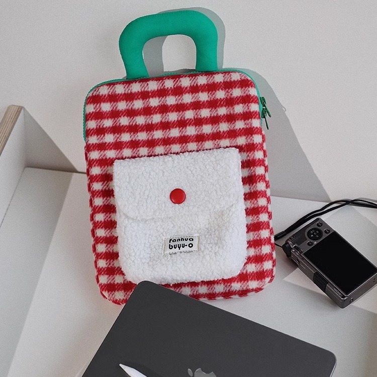 Korean style trendy new wool iPad storage bag, plush and soft, shockproof and drop-resistant, 11-inch tablet bag.