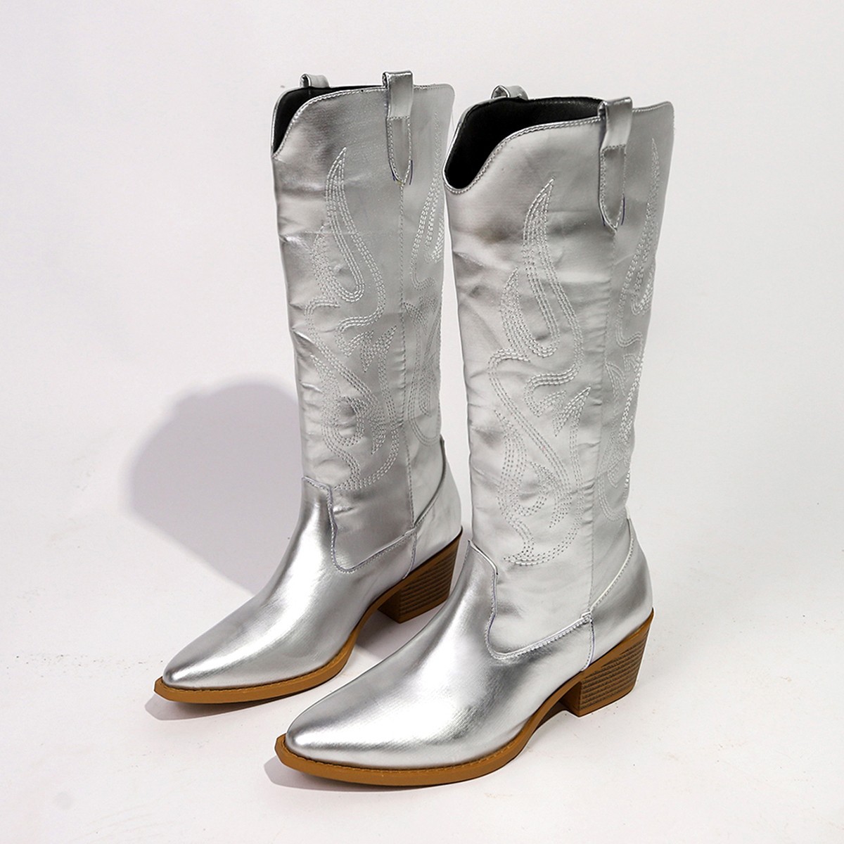 플러스 사이즈 국경 대외 무역 2024 가을 새로운 유럽과 미국 여성 튜브 단색 뾰족한 성인 마틴 부츠 두꺼운 힐 신발 부츠