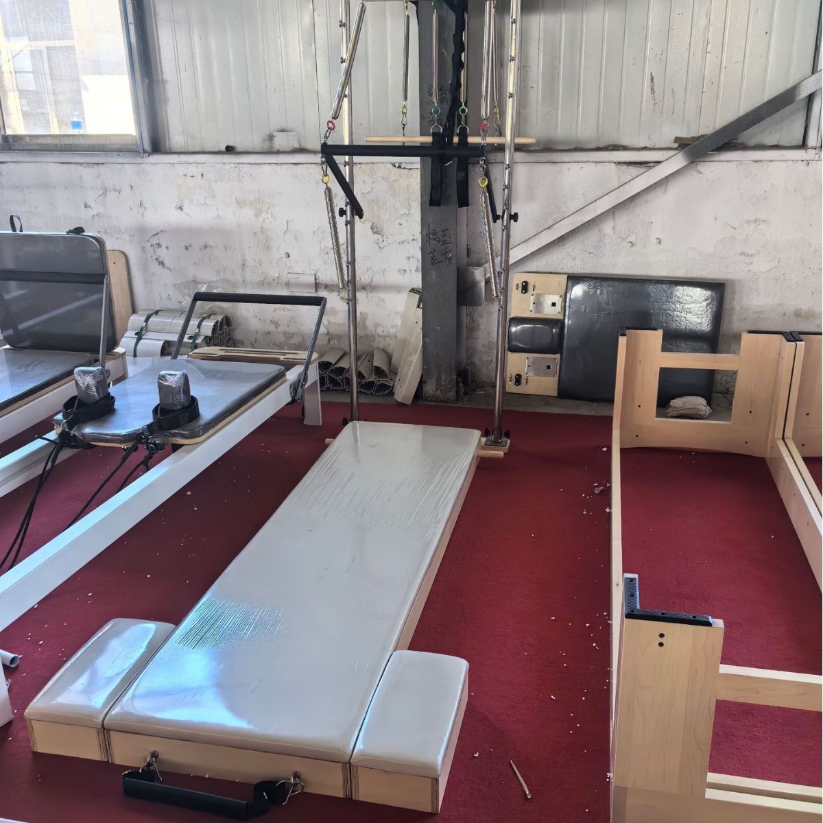 Torre de Pilates de pared con colchoneta alta de madera de arce, equipo grande para acrobacias aéreas y yoga, para uso doméstico, disponible en stock.