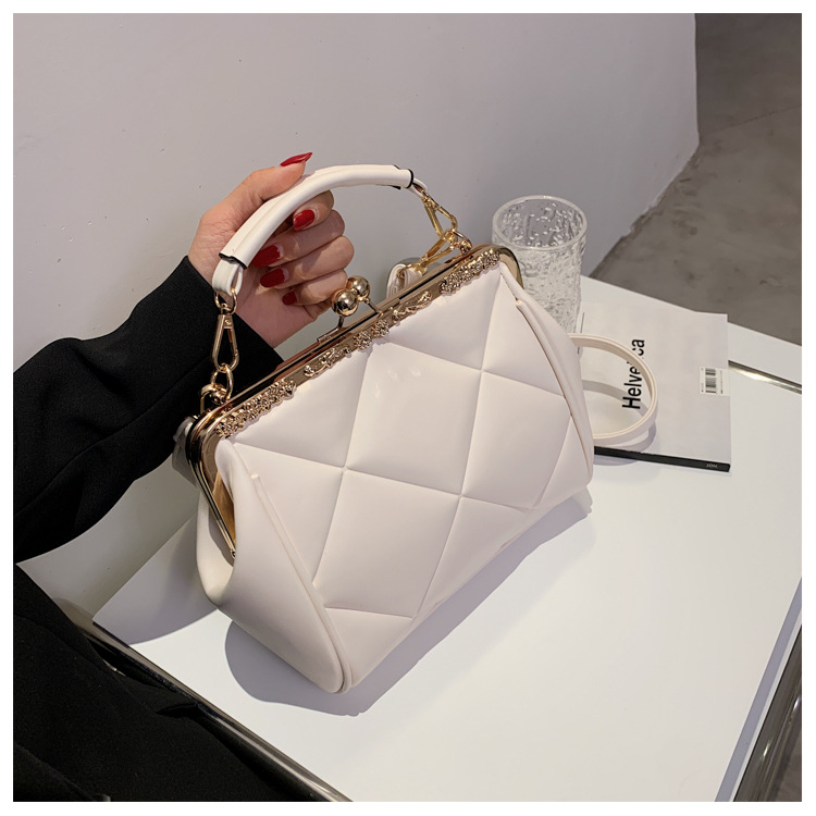 New Fashion Rhombus Embossed One-shoulder Diagonal Clip Bag Wholesale Nihaojewelry display picture 26