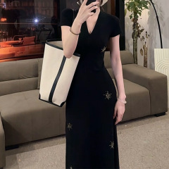 2025夏季新款轻奢名媛显瘦气质黑色连衣裙V领重工烫钻长裙女短袖