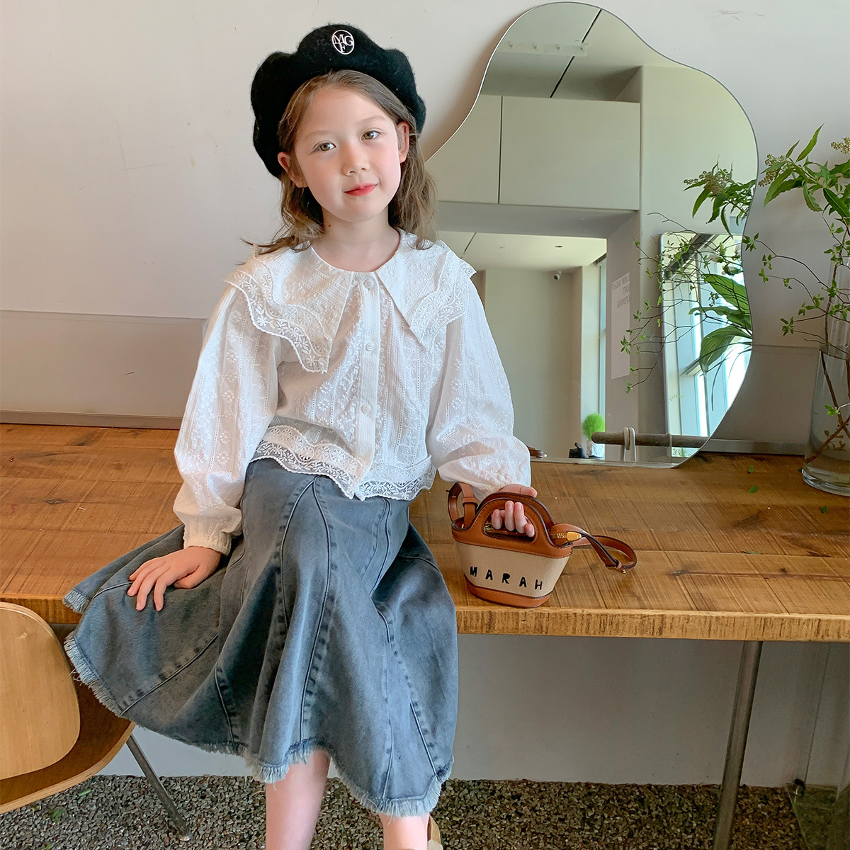 Camisa de muñeca de las niñas 2023 otoño nuevo estilo dulce bordado hueco superior de los niños camisa superior de encaje