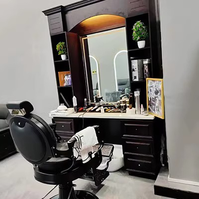 Barbería mirror image 6