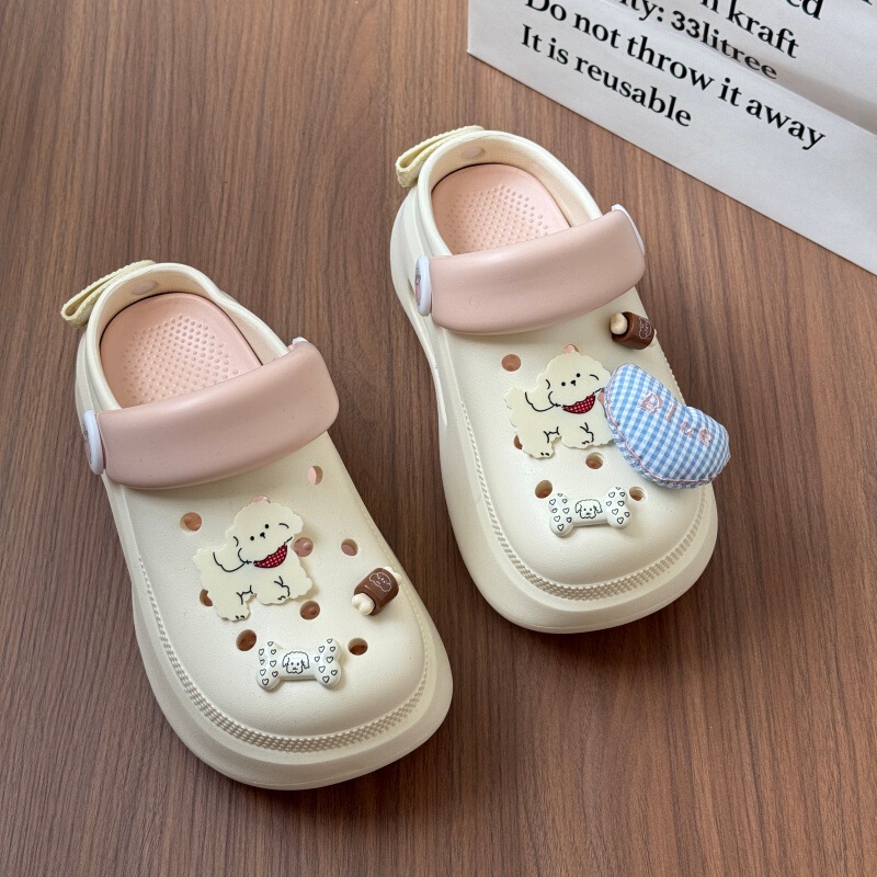 New cute and healing style thick-soled clogs for women, featuring a niche plaid heart design, suitable for summer outdoor wear, cute and versatile sandals New cute and healing style thick-soled clogs for women, featuring a niche plaid heart design, suitable for summer outdoor wear, cute and versatile sandals