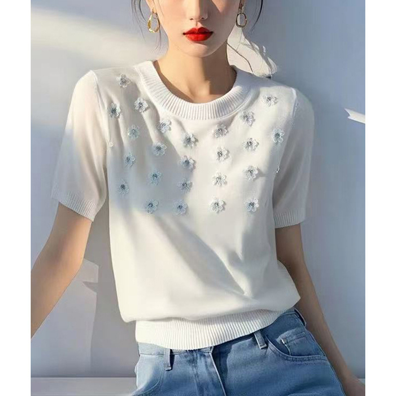 Top de punto de flores tridimensionales blancas primavera y verano para mujer nuevo diseño único y hermoso hombro recto delgado camiseta de manga corta