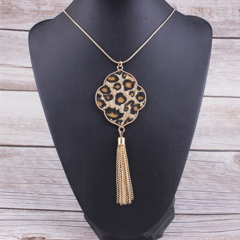 Collana con nappa e stampa leopardata in crine di cavallo a forma di quadrifoglio, in pelle, lunga catena a serpente, per donna_voghion.com