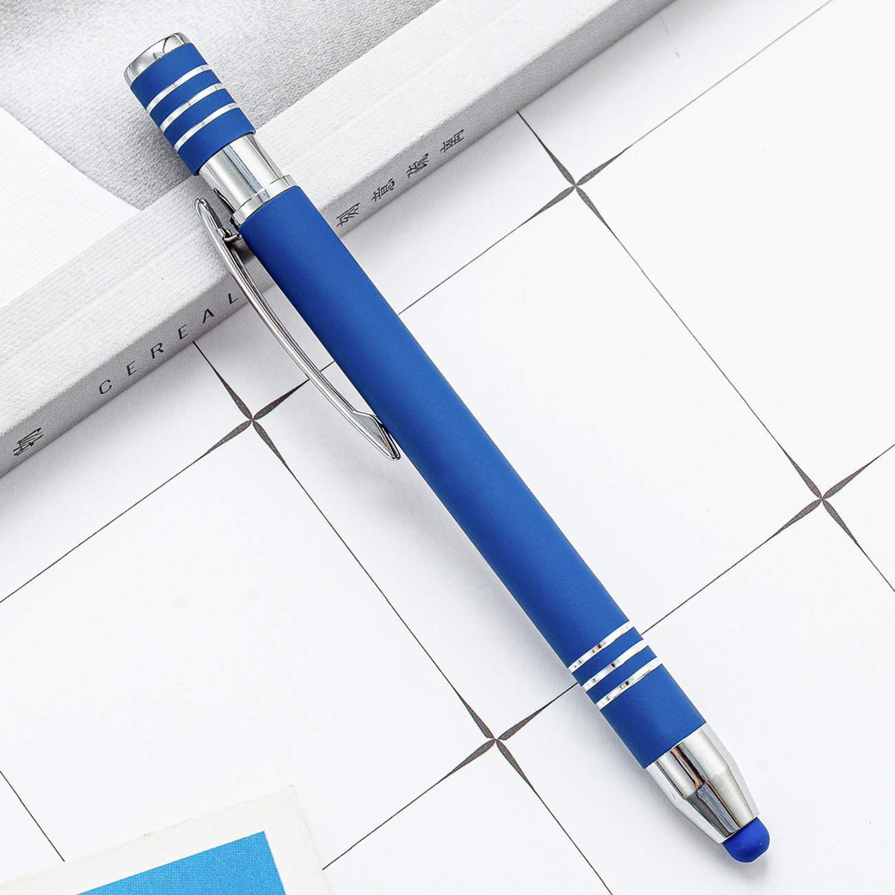 Azul oscuro
