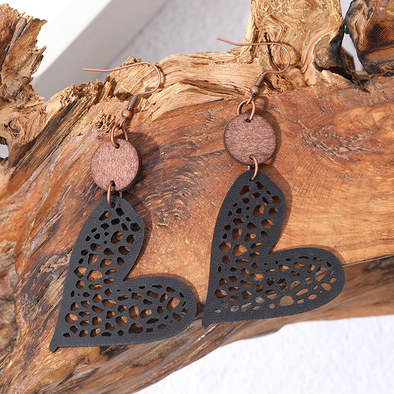 1 Pair Ethnic Style Heart Shape Printing Pu Leather Drop Earrings display picture 2