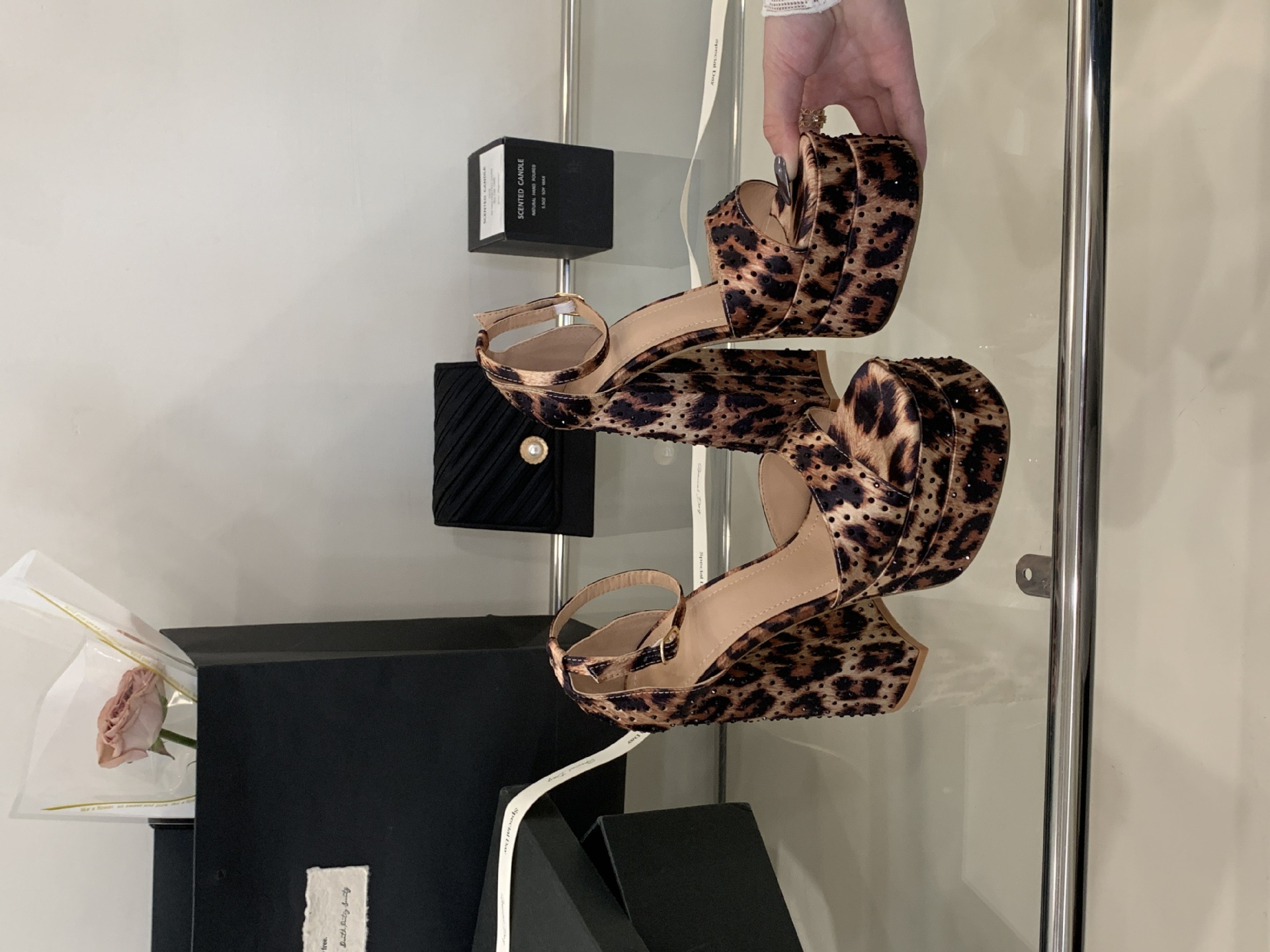 Sandal cao gót đế xuồng nữ họa tiết da báo, quai ngang, gót dày 9 cm — in da báo chi tiết 10