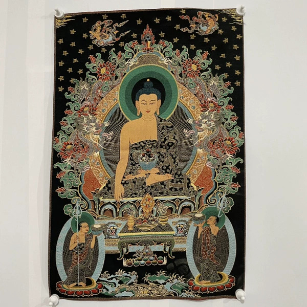2 types of Buddha statues