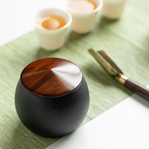 Black pottery tea jar sealed jar creative Japanese dried fruit jar household storage jar tea warehouse coarse pottery retro tea box