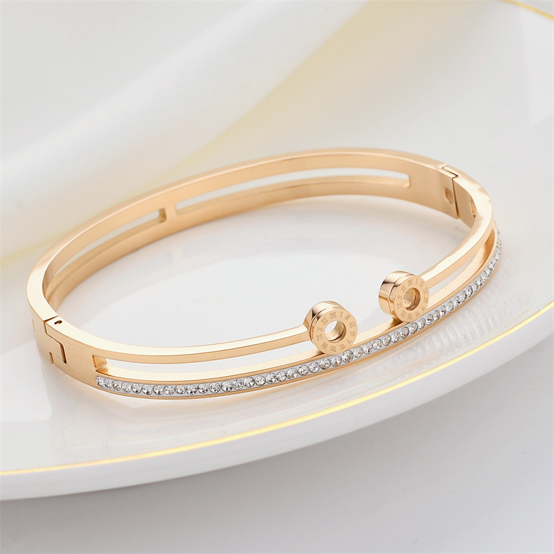 Pulsera de titanio y acero para mujer, diseño moderno y sencillo, pulsera de lujo que no se desvanece, venta al por mayor en stock.
