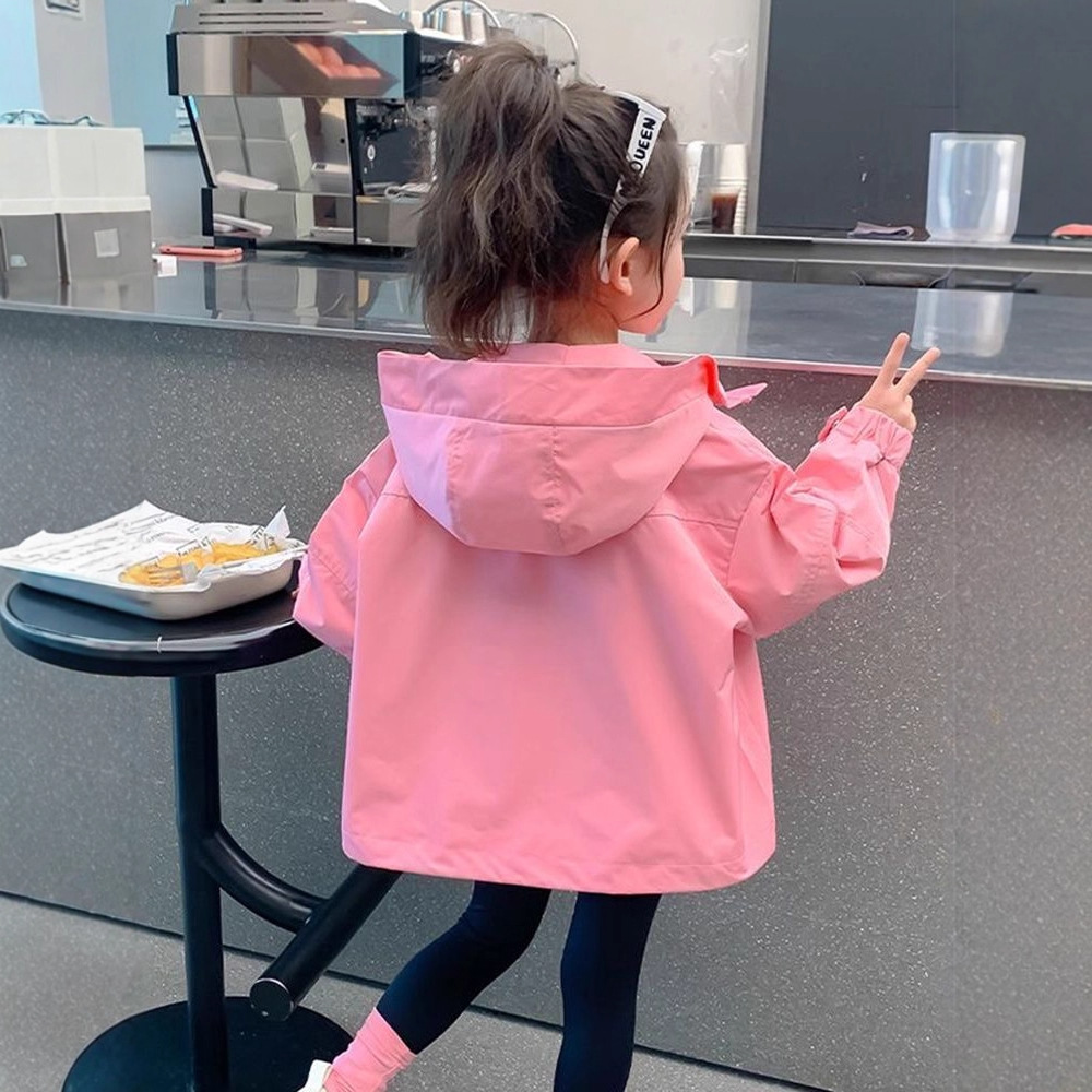 Niñas más abrigo de terciopelo otoño-invierno 2025 nuevo estilo de aire extranjero para niños engrosado abrigo de asalto de invierno de la tendencia de algodón de niñas