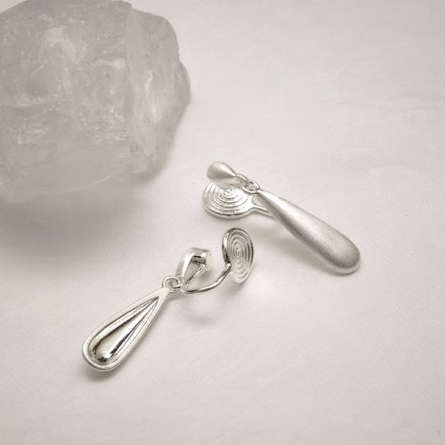 【Little Raindrop】Silver brushed water drop earrings minimalist commuter ear clip earrings mosquito coil plate without ear piercings without pain