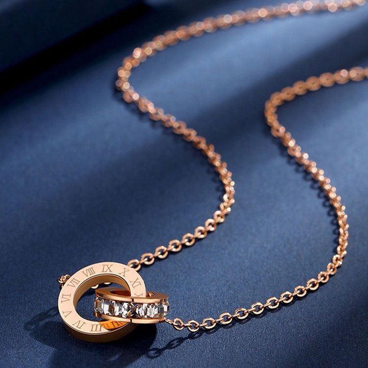 Japanische und koreanische minimalistische Doppelring-Halskette mit römischen Ziffern für Damen, neuer Roségold-Titanstahl, lichtecht_voghion.com