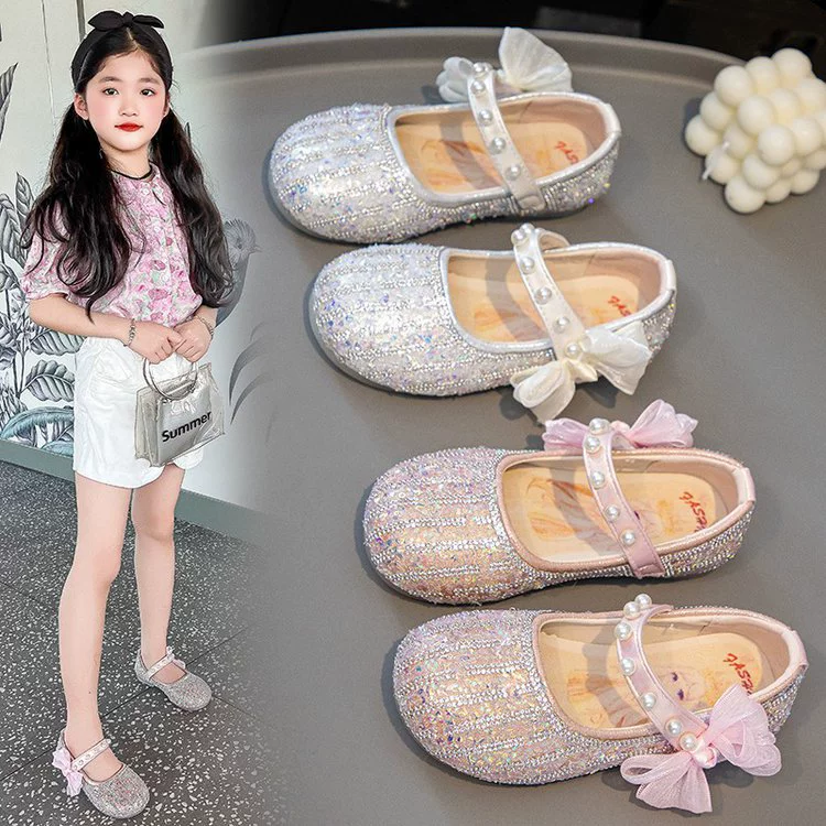 Туфли принцессы, летние блестящие туфли с кристаллами для девочек, новинка 2025 года, детская обувь, маленькие кожаные туфли на мягкой подошве для девочек с платьями