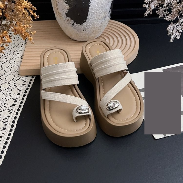 Explosión de verano de 2026 nuevo dedo de dedos grueso en una sola barra de zapatillas suaves cómodas para usar zapatillas casuales de playa para mujeres