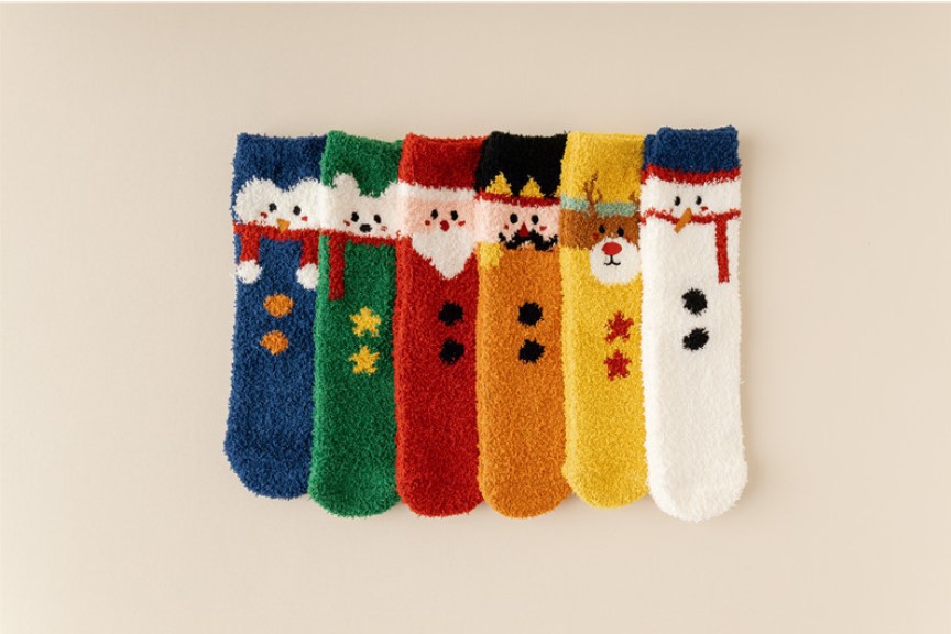 Christmas Festival Cartoon Pattern Winter Season Christmas Casual Simple Style Women's Cartoon Polyester Jacquard Crew Socks A Pair