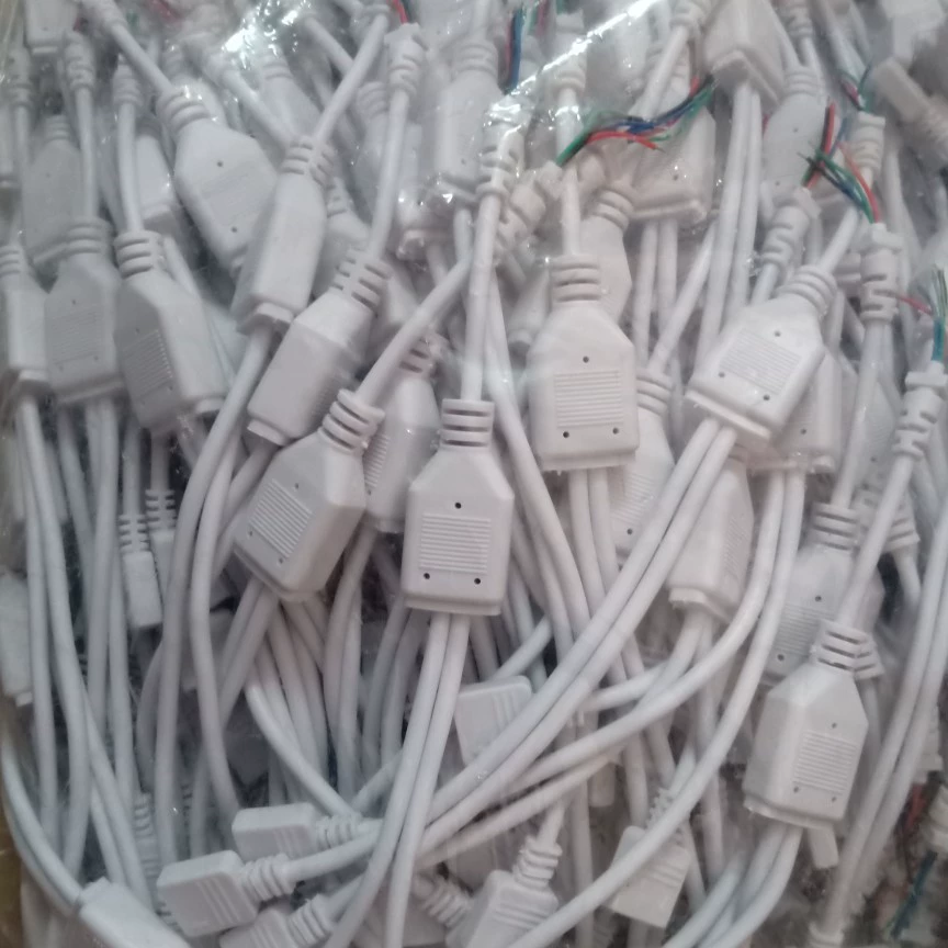 Линия подключения управления RGB от одного до двух удлинительная линия светодиодной ленты 4p/4-жильное гнездовое сиденье Светодиодная линия подключения мужчины и женщины