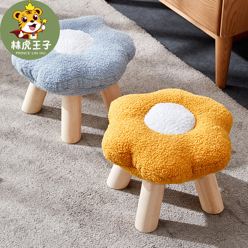 花びらの小さい腰掛けの家庭用低い腰掛けネットの赤いinsの客間のソファーの腰掛けのかわいい女子学生の寝室は靴の腰掛けを換えます。|undefined