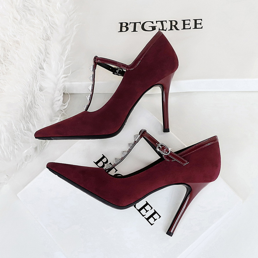 1826 European And American Style Banquet Fashion Silver Rivet T-Strap Shallow Mouth Stiletto Sexy Women Shoes Ultra High_vogvips.com