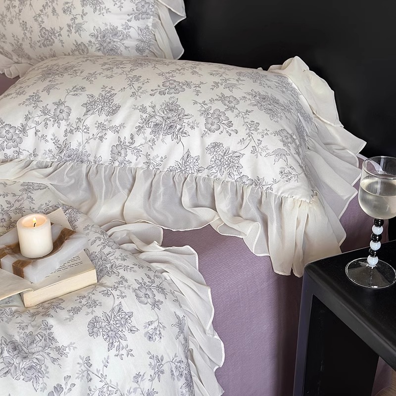 Conjunto de cama de quatro peças em algodão macio com estampa floral, estilo vintage boho francês nórdico, com capa de edredom e borda com babados._voghion.com