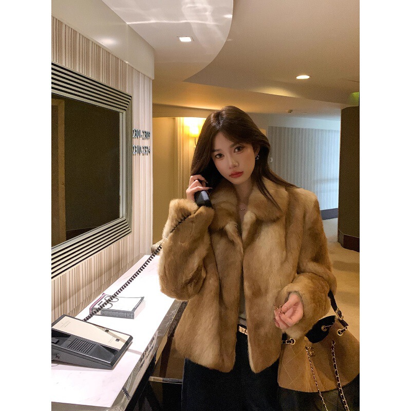 Fashionable Vintage Rabbit Fur Coat for Women with Turn-Down Collar, Short Style, 2025 Autumn/Winter