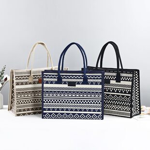 Ethnic capacious one-shoulder bag with zipper, shopping bag, ethnic style, increased thickness