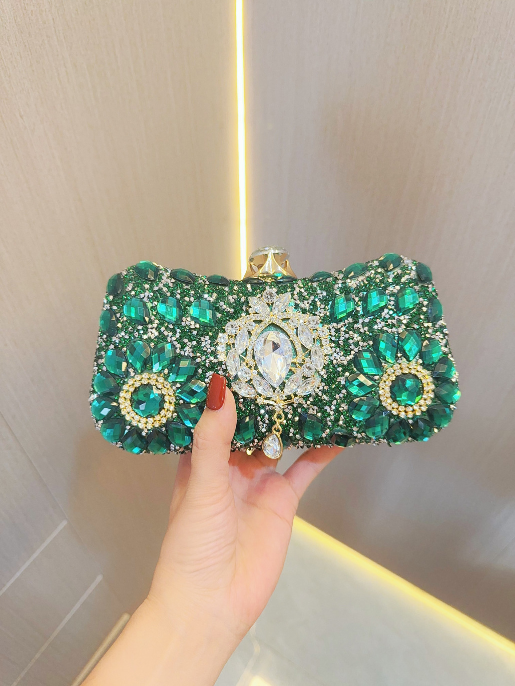 360g Weight Polyester Lining Material Lock clasp Closure Type Top Handle Strap Type Evening Bag Bags Type Holiday, Party Occasion Polyester Material Solid Color Pattern All Seasons Season Women's Gender Diamond Design Elegant, Vintage Style Style Square Shape Small Size Polyester Solid Color Square Evening Bags 12